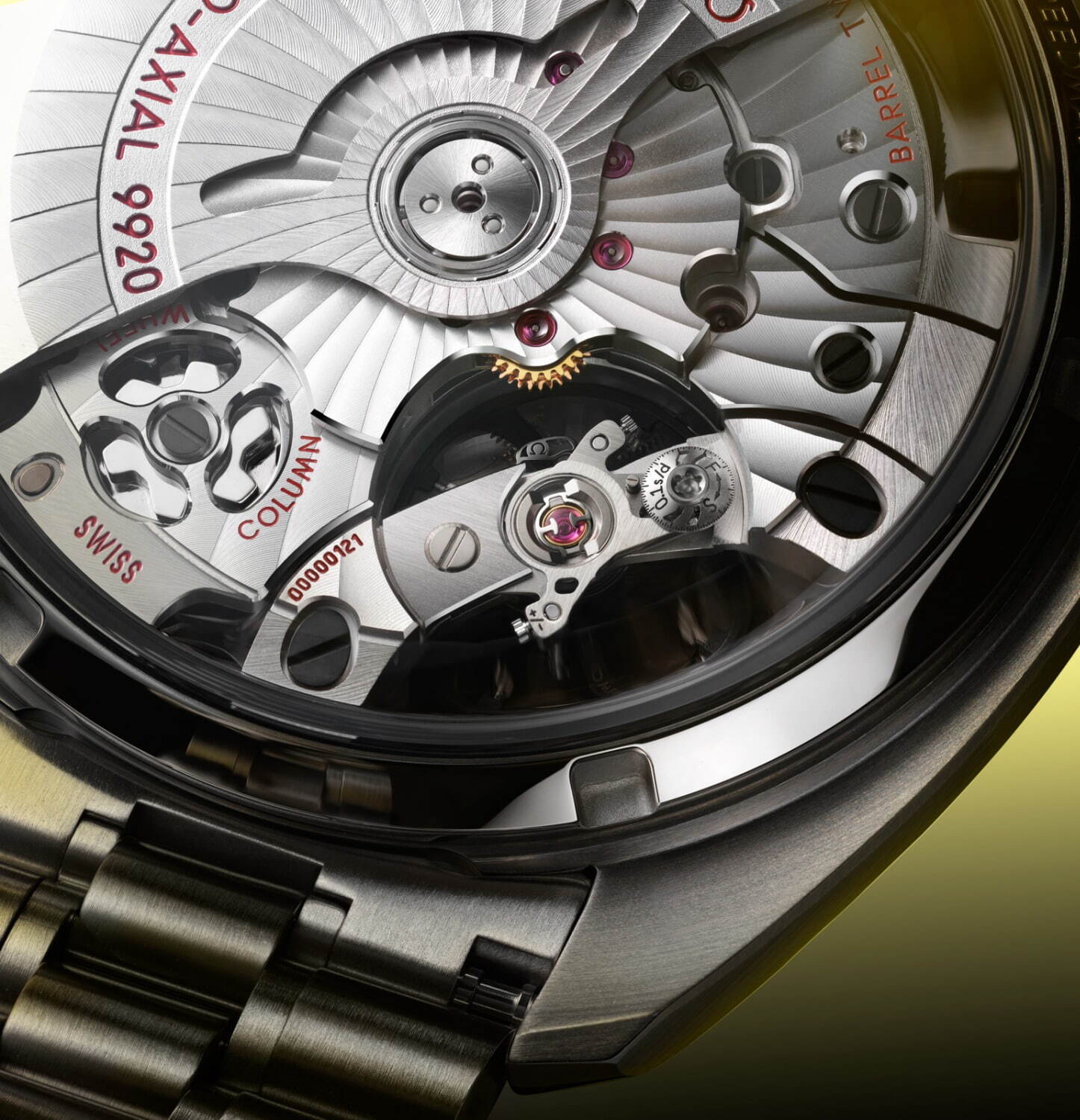 オメガの腕時計「スピードマスター」23年新作、イエロー×ブラックの 