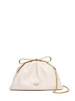 ケイト・スペードの新作ブライダル、ふんわりフェザーを配したドレス＆ボウモチーフのクラッチバッグ｜写真3