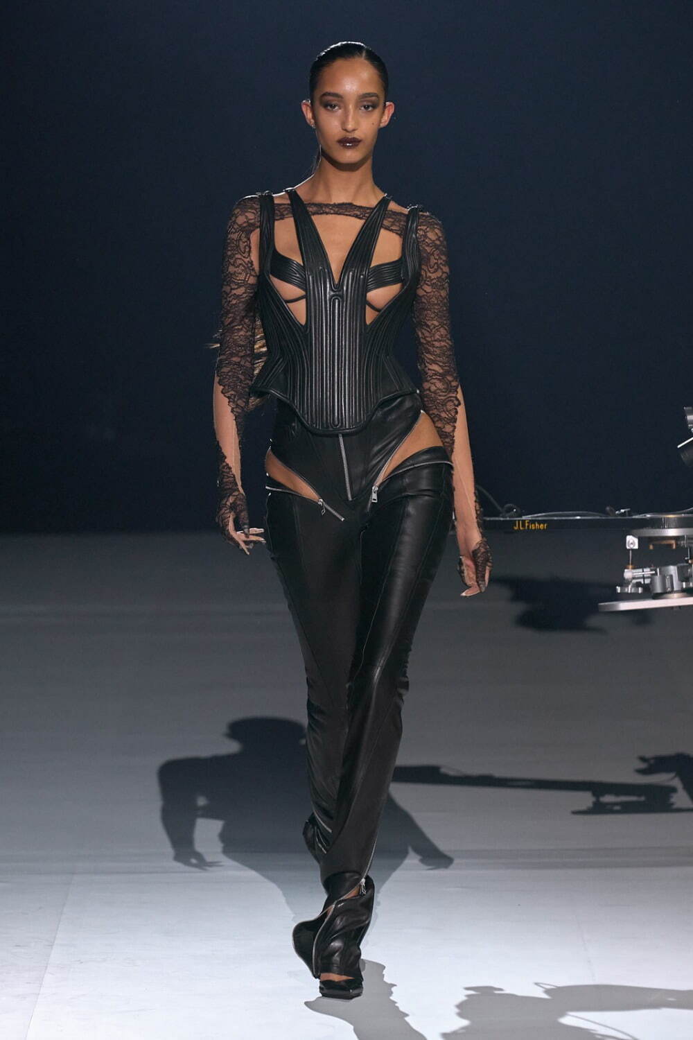 ミュグレー(MUGLER) 2023-24年秋冬ウィメンズ&メンズコレクション  - 写真2