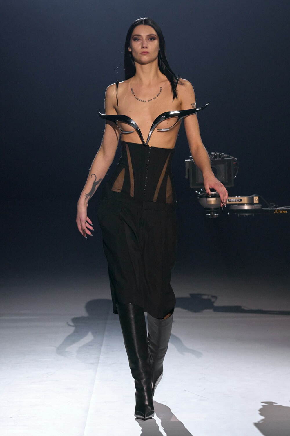 ミュグレー(MUGLER) 2023-24年秋冬ウィメンズ&メンズコレクション  - 写真3