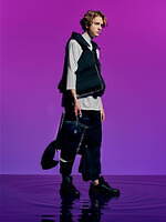 フミト ガンリュウ×ラミダス初コラボ、収納ポケットを配した“着るバッグ”ベスト＆ショルダーバッグなど｜写真1