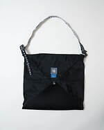 フミト ガンリュウ×ラミダス初コラボ、収納ポケットを配した“着るバッグ”ベスト＆ショルダーバッグなど｜写真8