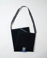 フミト ガンリュウ×ラミダス初コラボ、収納ポケットを配した“着るバッグ”ベスト＆ショルダーバッグなど｜写真11