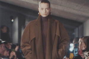 アライア 2023年夏秋コレクション - 衣服を構築する“本質”の探究、建築の手法に着想を得て