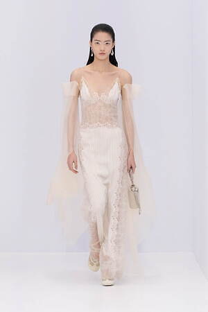 フェンディ オートクチュール(FENDI Haute Couture) 2023年春夏ウィメンズコレクション  - 写真16