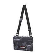 アンダーカバー×イーストパックのコラボバッグ、ビッグポケット付きカモ柄バックパックやショルダー｜写真11