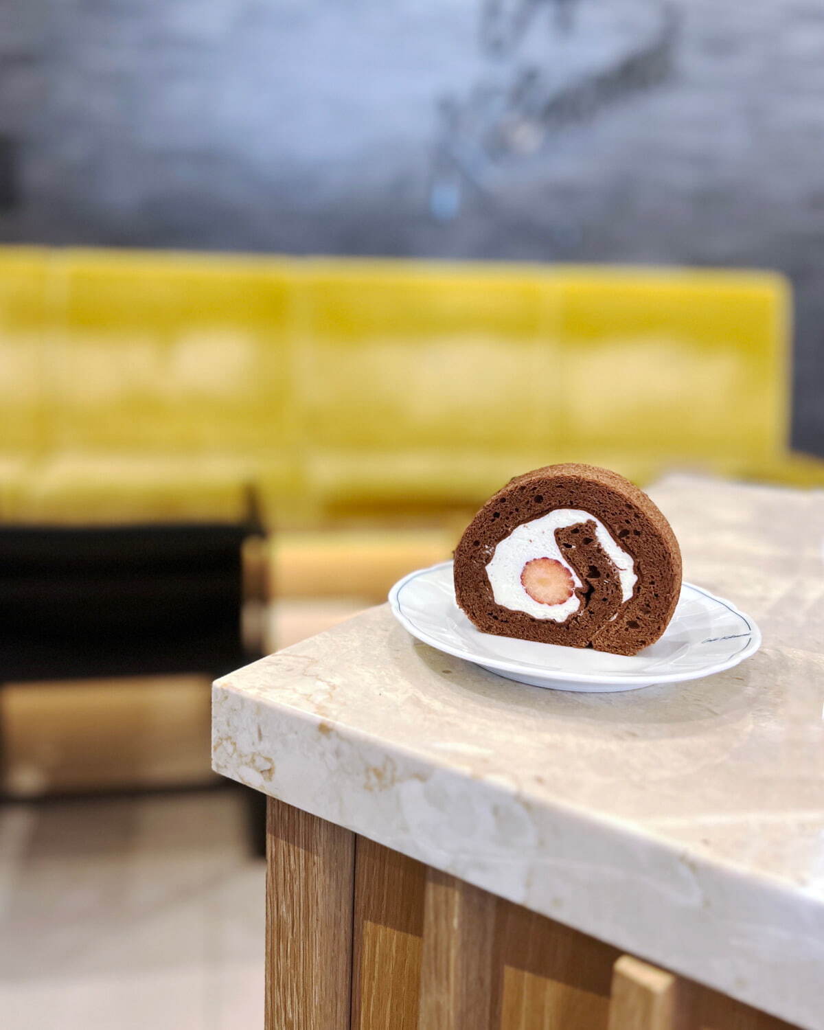 チョコレートロールケーキ 600円
※青山店限定、1日の販売は数量限定