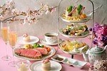 「雲の中の夜桜イブニングハイティー」ホテル椿山荘東京で、桜色パンケーキや肉厚ローストビーフ