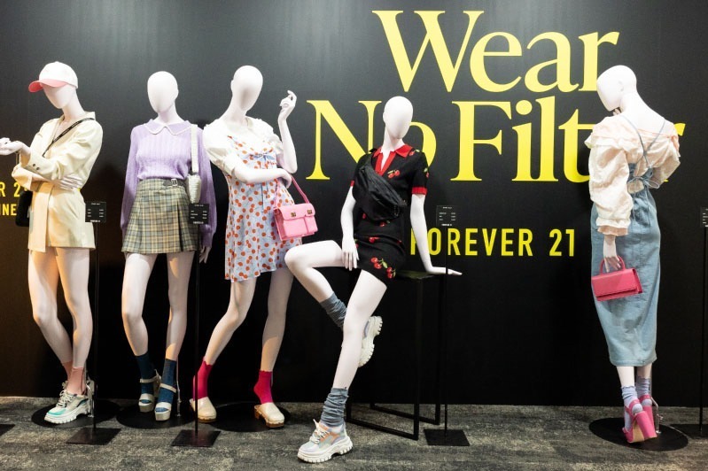 フォーエバー21が渋谷に再上陸後初の限定ストア、日本オリジナル商品約120点を披露
