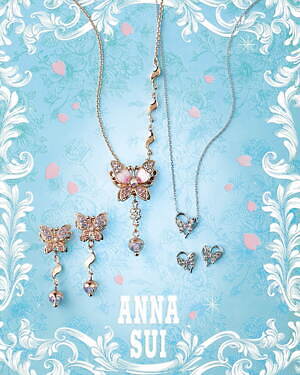 アナ スイ“蝶”モチーフの新作ネックレス＆ピアス、桜の花びら