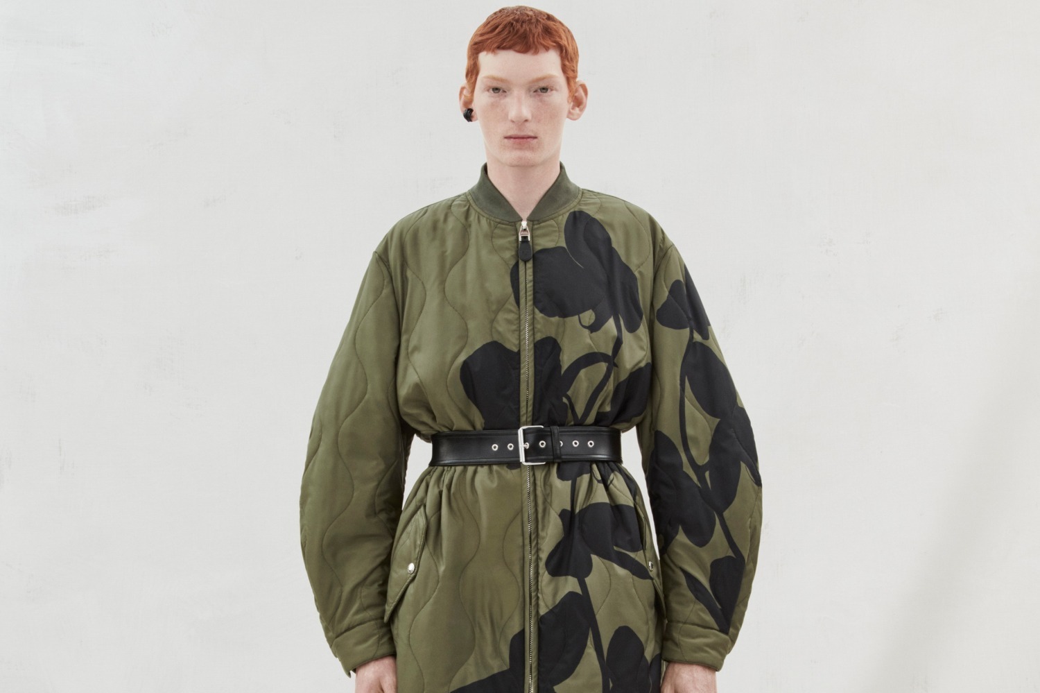 アレキサンダー・マックイーン 2023年秋冬メンズコレクション - フォーマルへの回帰と挑戦