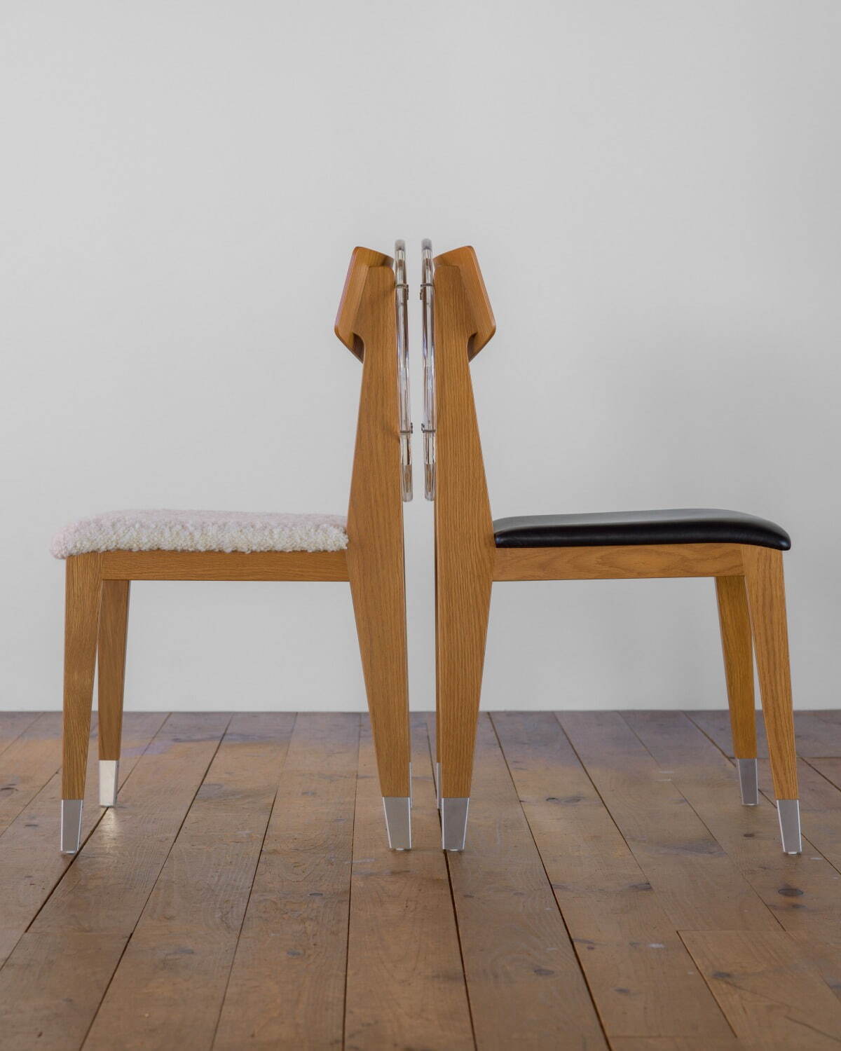 アンダーカバーの椅子「アナーキーチェア」アクリル製“サークルA”の 