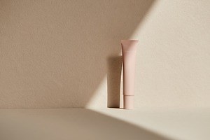 ワフィト23年春コスメ「UVクリーム」うるおい・ツヤが持続する“スキンケアUV”誕生