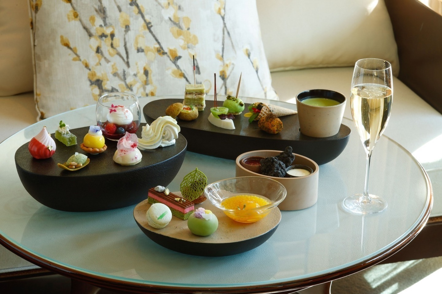 パフェ｜パレスホテル東京「春」アフタヌーンティー＆桜スイーツ、メロンたっぷりプリンアラモードも