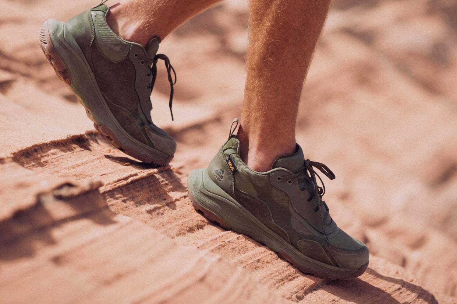 Teva厚底スニーカー「ジオトレッカ ロー RP」ローカットの新作、防水アッパーの高機能シューズ