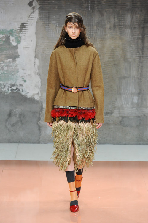 マルニ 2014-15年秋冬コレクション - ボリューム感とセンシュアルな素材が生みだすタフな女性像 | 写真