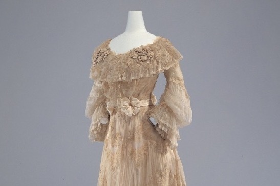 博物館｜18〜20世紀のドレスを紹介する展覧会、文化学園服飾博物館で - アール・ヌーヴォーの工芸も特集