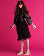 アンダーカバー×メリッサ初コラボ、大きなバラ付PVCサンダルや“カミソリリボン”のショルダーバッグ｜写真1