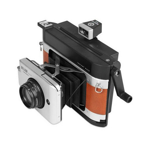 インスタントと中判フィルムが楽しめる1台2役の中判カメラ