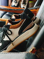 アトモス×コール ハーン“高級家具”着想スニーカー、木材“チーク”カラー×白黒の3トーンで｜写真8