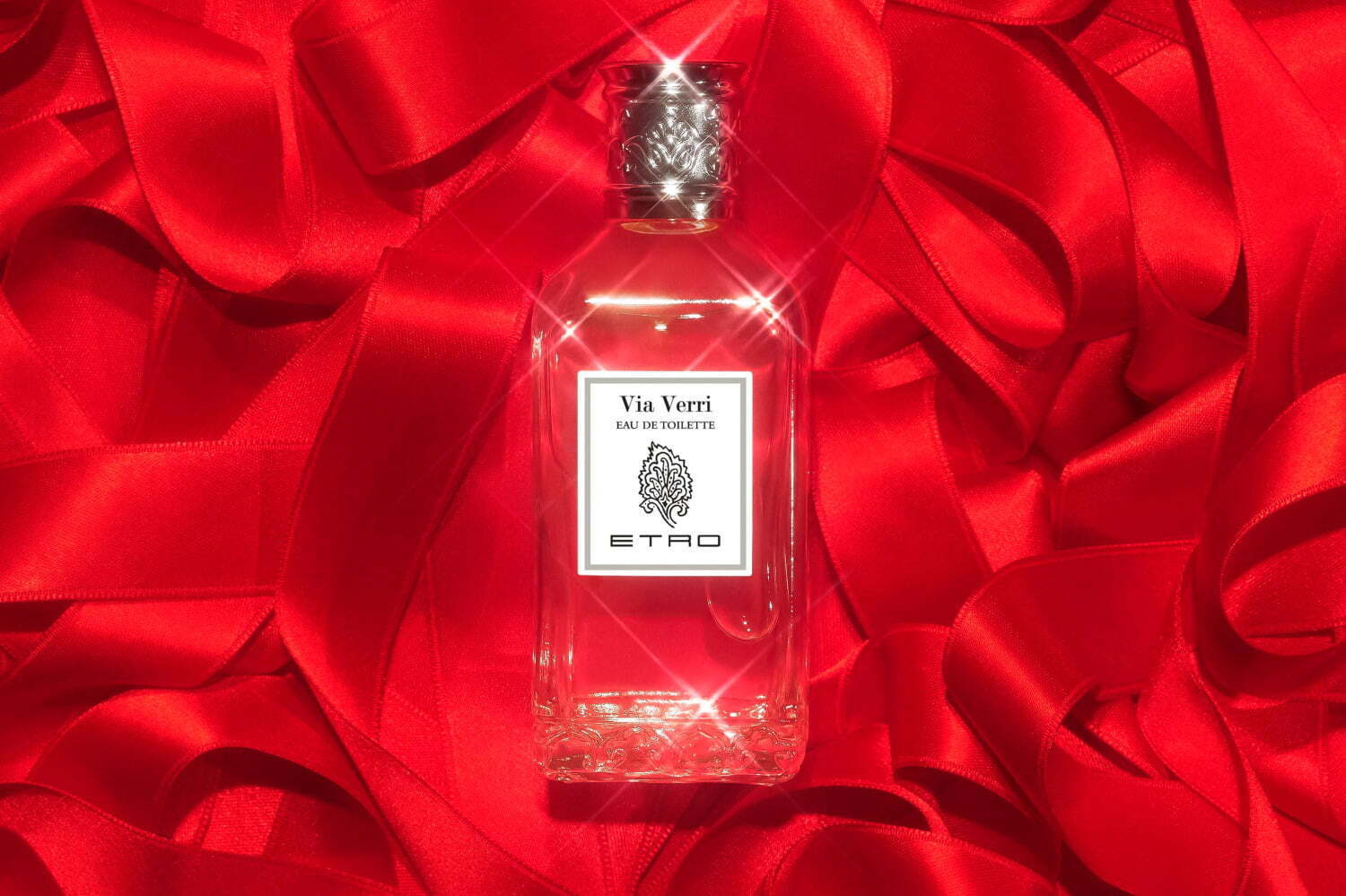 エトロのバレンタイン向けフレグランス、“ミラノ着想”ローズの花びら＆ムスクの香りで