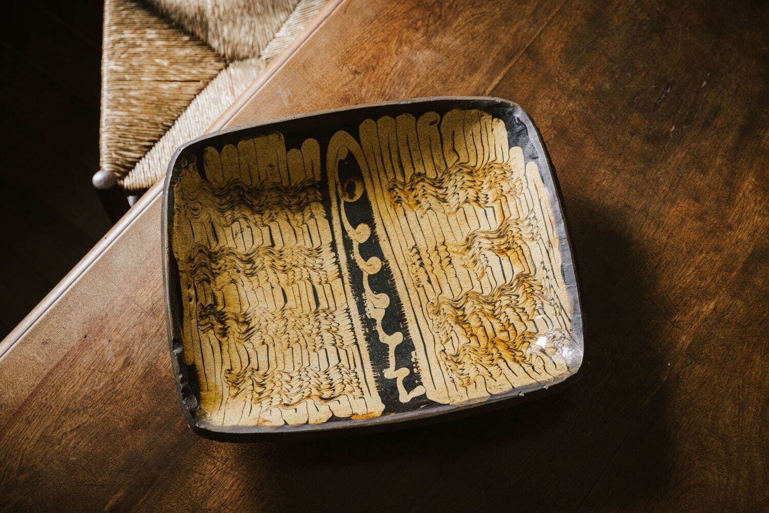 スリップウェア角皿 イギリス 18世紀後半‐19世紀後半 日本民藝館蔵
Photo: Yuki Ogawa