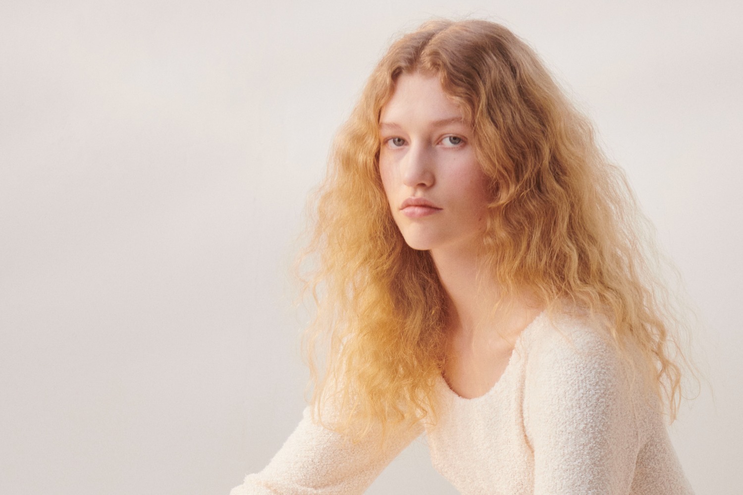 ロロ・ピアーナ“もこもこ”新作ルームウェア、シルク100%のニットドレス＆ポロシャツ