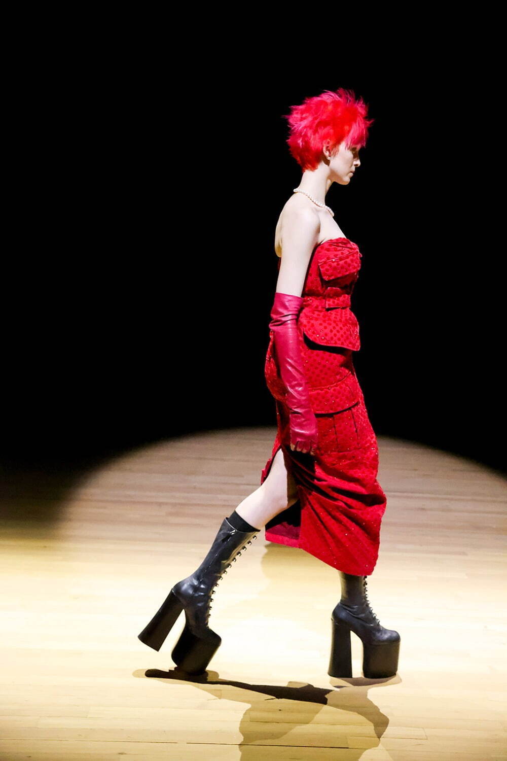 赤のロングスカートを使ったコーディネート - 写真10