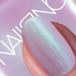 ネイルズ インク23年夏ネイル、“光のヴェール”をまとったオーロラパープル＆アイスブルー｜写真3