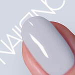 ネイルズ インク23年夏ネイル、“光のヴェール”をまとったオーロラパープル＆アイスブルー｜写真2