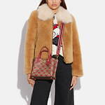 コーチのバレンタイン、真っ赤な“ハートモチーフ”たっぷりのトートバッグ＆ネックレス｜写真2