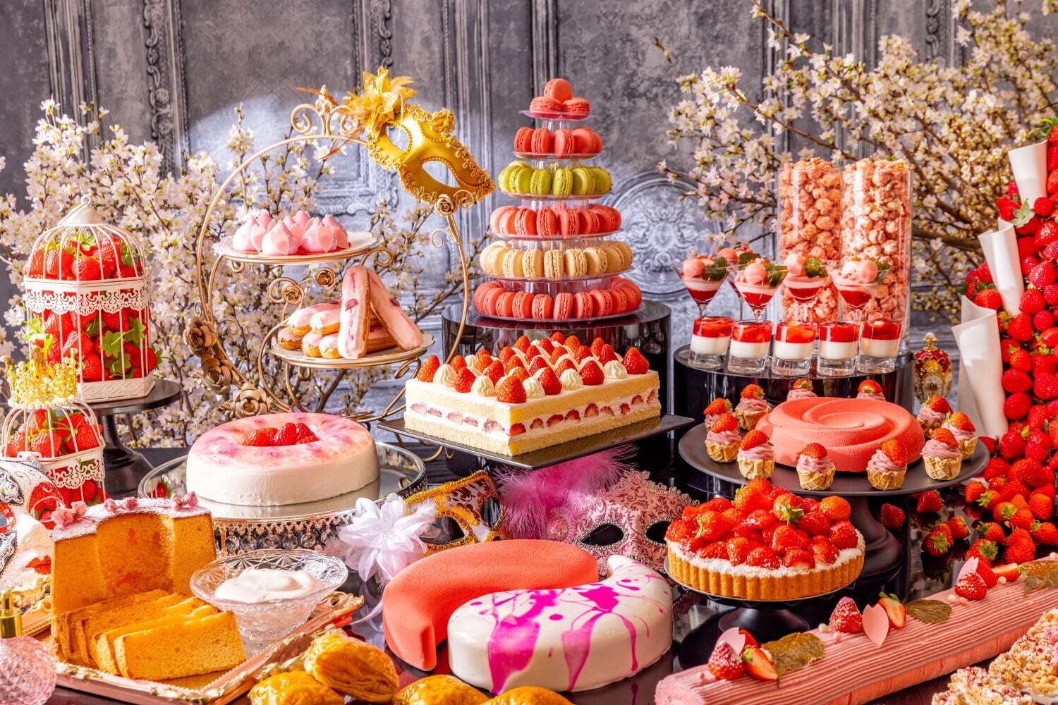 ヒルトン名古屋“桜＆いちご”スイーツビュッフェ、自分で作る桜パフェ＆春色マカロンなど約20種