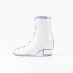 “ブーツ”型花瓶「くつのかびん」陶芸家マリアンヌ・ハルバーグの新作、手描きタッチ×ホワイト｜写真2