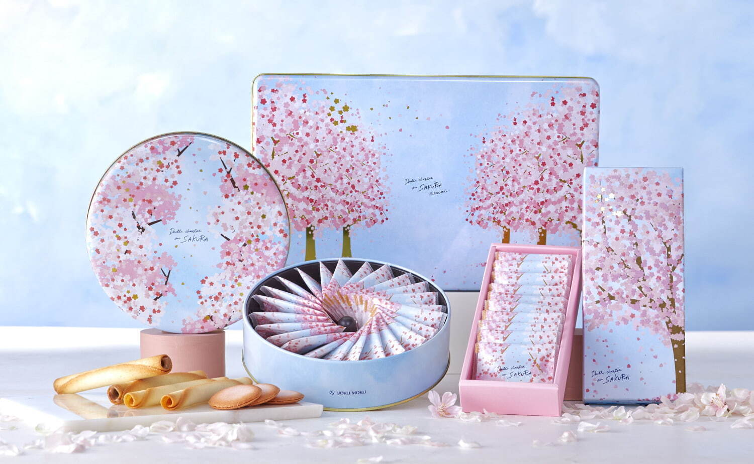 ヨックモック春限定“桜”風味のラングドシャ―サンド、満開の桜並木を描いた新パッケージで｜写真1