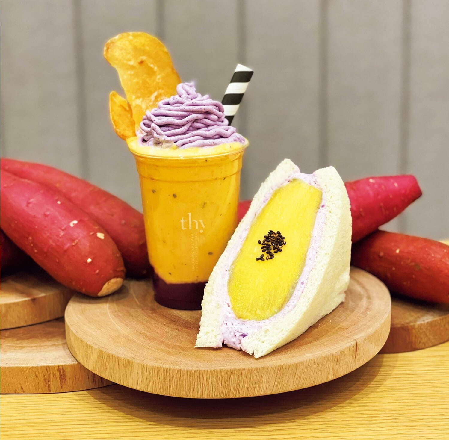 〈thy〉※初出店 ※東武限定
熟成さつまいもスムージー イートイン795円(1杯)
熟成やきいもサンド 780円(1パック)〈各日販売予定30点〉