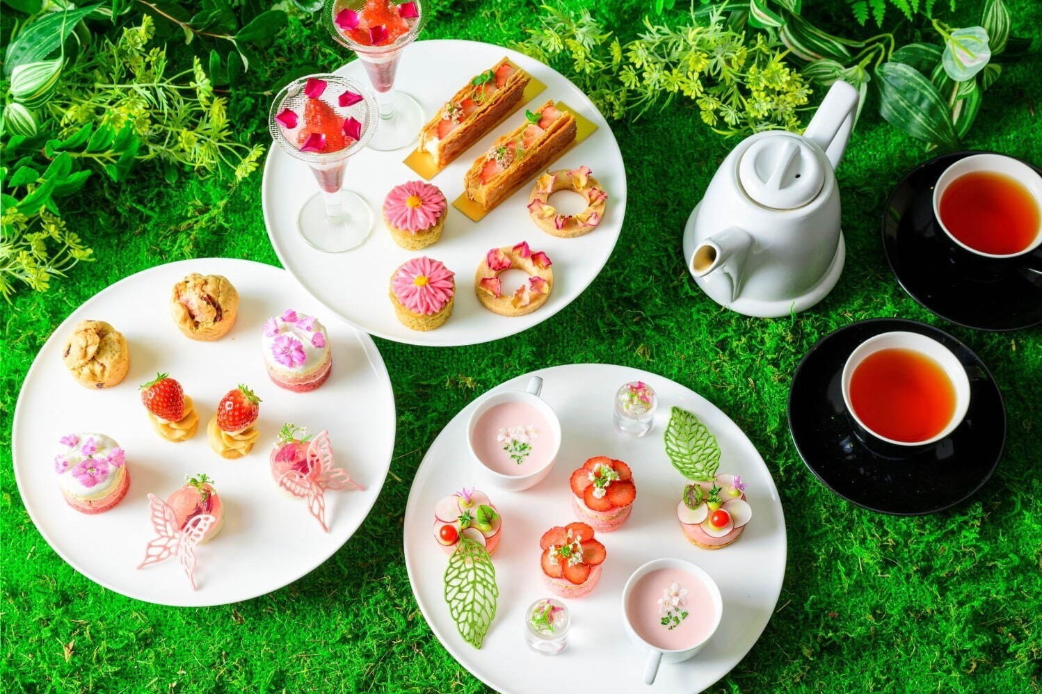 東京マリオットホテルの春限定ヴィーガンアフタヌーンティー、ガーベラのカップケーキ＆蝶々ムース