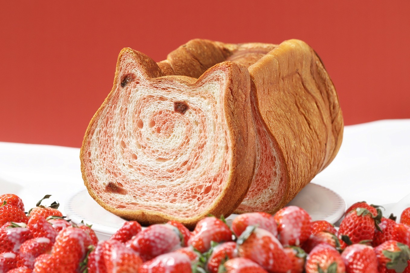 「ねこねこ食パン 練乳いちご」“ミルク×苺”の春限定フレーバー、“紅茶香る”ねこ型チーズケーキも