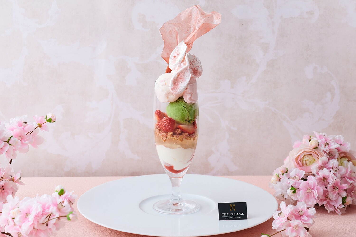 ザ ストリングス 表参道「桜パフェ」＆「桜モンブラン」