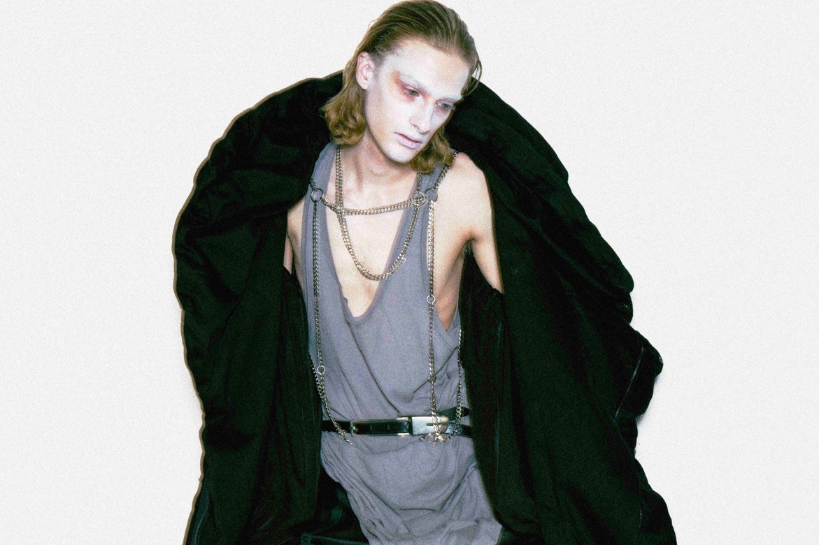 ユリウス 2023-24年秋冬コレクション、進化に伴い形を変えていく存在について