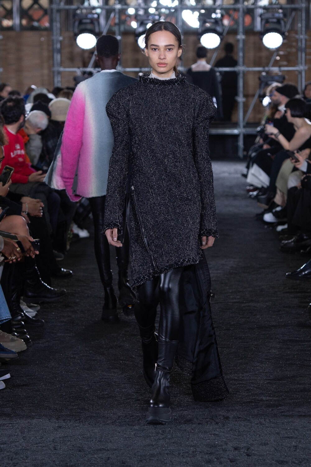 サカイ(sacai) 2023-24年秋冬ウィメンズ&メンズコレクション