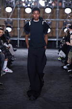 sacai man 2023年秋冬コレクション - 個性を引き出す“ジッパー”で変身｜写真2