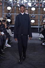 sacai man 2023年秋冬コレクション - 個性を引き出す“ジッパー”で変身｜写真4