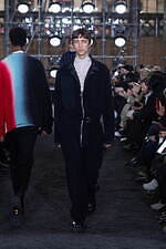 sacai man 2023年秋冬コレクション - 個性を引き出す“ジッパー”で変身｜写真15