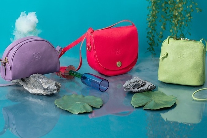 イル ビゾンテの新作「カラー レザー」クロード・モネが愛した睡蓮の庭をパステルカラーのレザーで表現