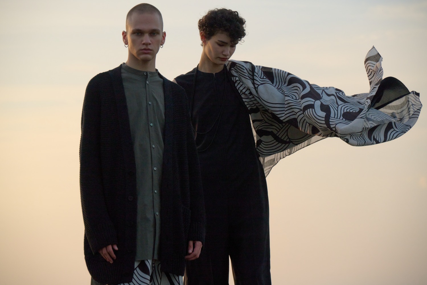 2023年春夏東京コレクション｜エスロー 2023年春夏コレクション - 砂漠と夜空