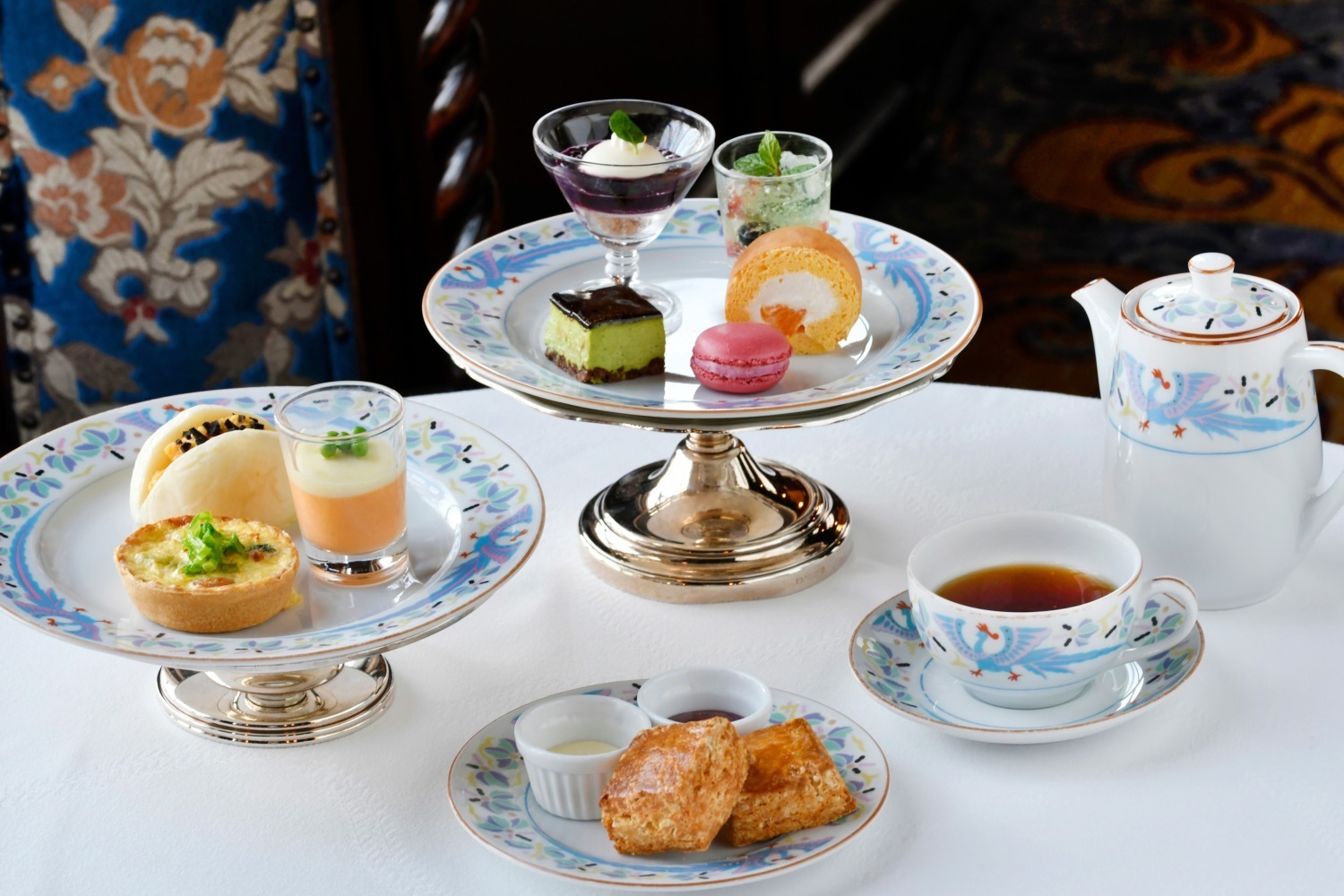 ホテルニューグランドの春限定アフタヌーンティー、蜂蜜ロールケーキ＆サブレ入りチーズケーキなど