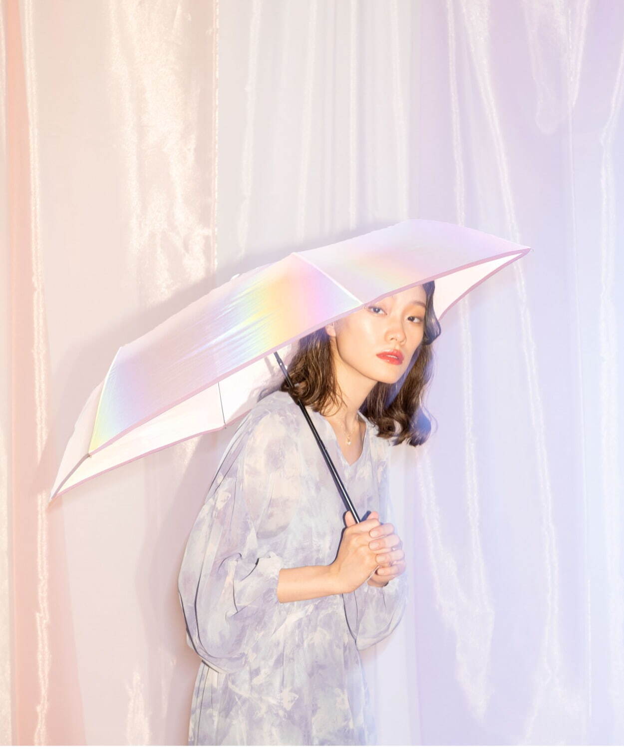Wpc.“パールのように輝く”新作雨傘、ロマンティックな光沢生地＆大理石風のハンドル｜写真5