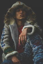 1017 アリクス 9SM×ブラックミーンズの限定デニムパンツ、クラッシュジーンズに刺繍をプラス｜写真13