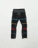 1017 アリクス 9SM×ブラックミーンズの限定デニムパンツ、クラッシュジーンズに刺繍をプラス｜写真6