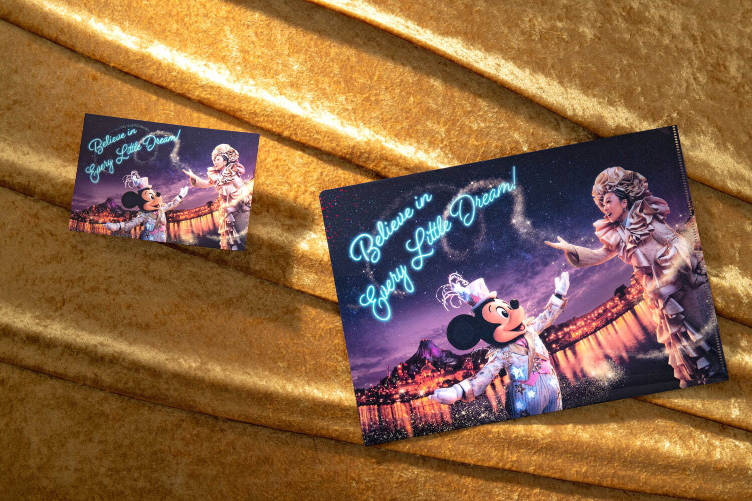 東京ディズニシー“ミッキーマウス×MISIA”の初コラボグッズ、幻想的なポストカード＆クリアホルダー ファッションプレス